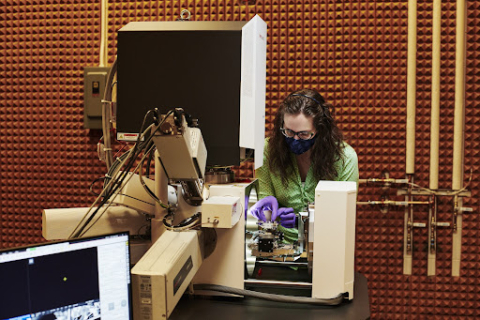 A woman working on the ThermoFisher Apreo 2S