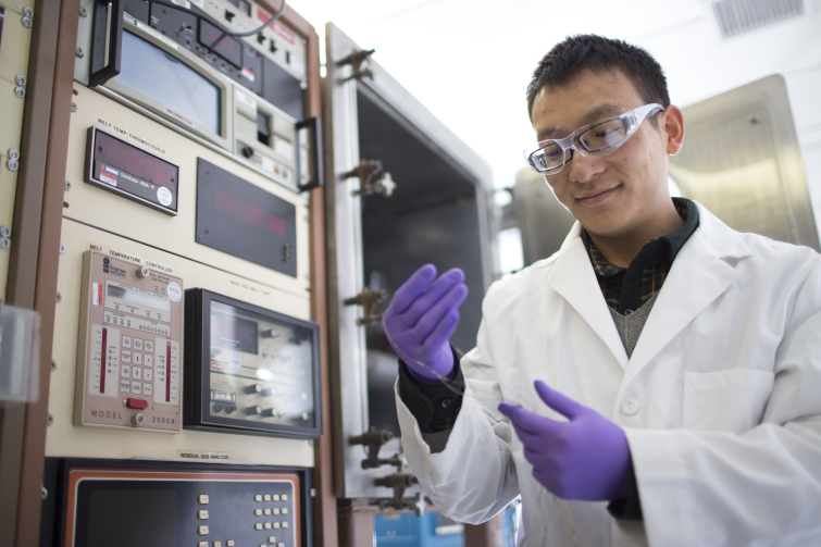 materials student working in Nitinol Accelerator Lab